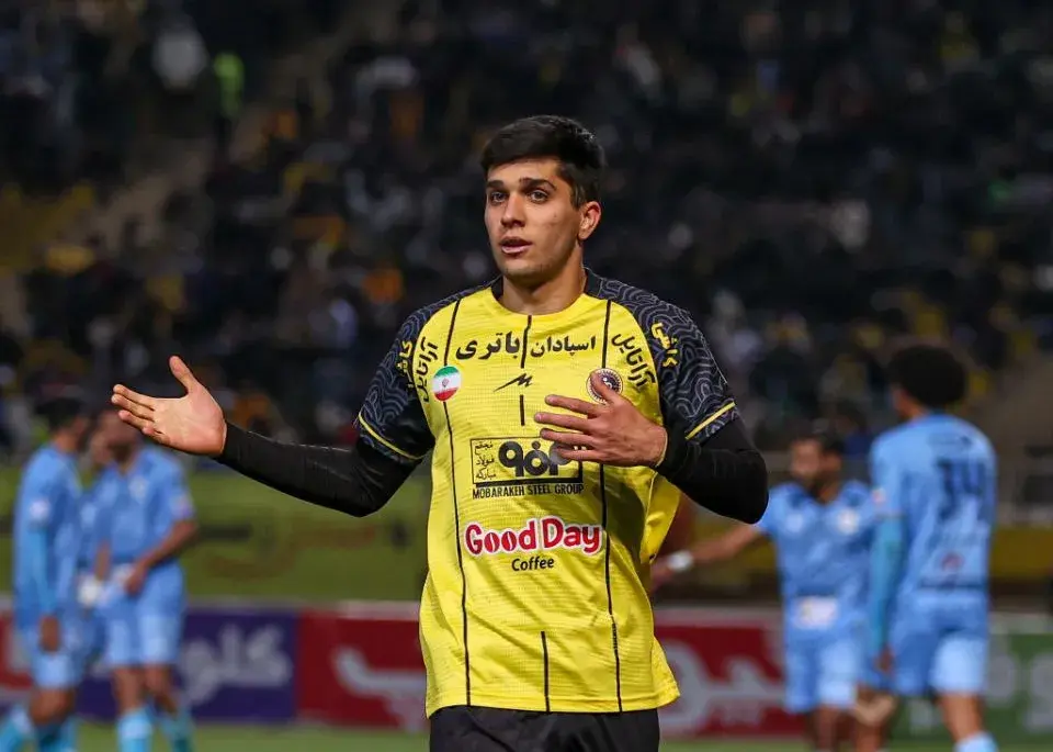 سه-مدافع-میانی-و-یک-چپ‌پا:/-چهار-بازیکنان-غیرتخصصی-برای-جای-خالی-آریا!