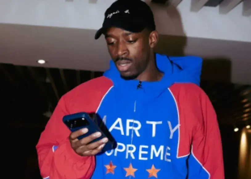 ژست-دمبله-با-کاپشن-معروف-بازیگر-هالیوودی!