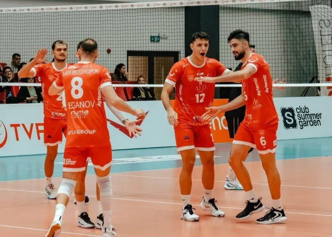 گربه-سیاه-ستاره‌های-والیبال-ایران-در-ترکیه