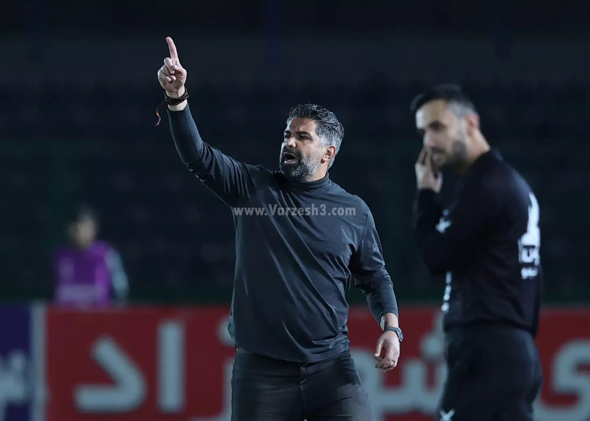 جلوی-آینه-که-میروم-شرمنده-نیستم؛/-پیروز-قربانی:-شما-را-با-خاک-یکسان-می‌کنم!