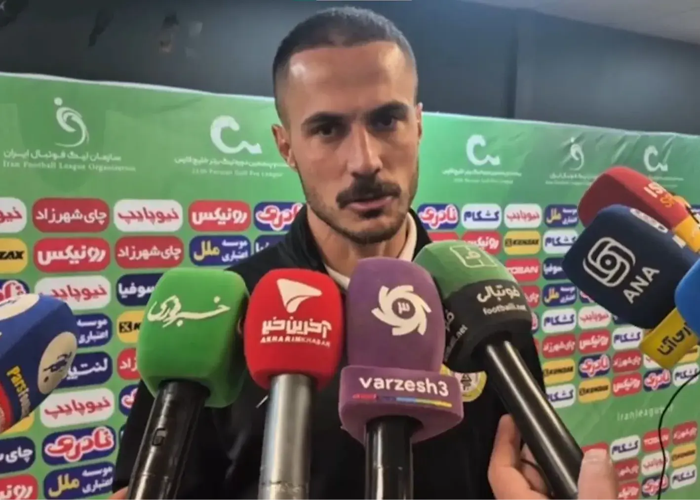 مدافع-فجر:-داور-یک-کیک-با-چند-تمشک-تقدیم-استقلال-کرد!